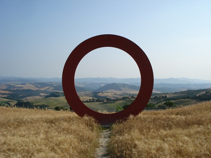 the Big O statue, Tuscany, Italy
